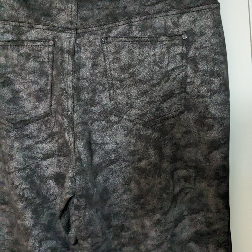 Gloria Vanderbilt Black Foil Print Pants - Picture 6 of 9